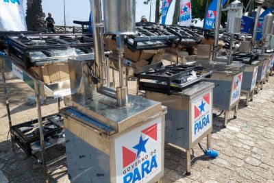 notícia: Governo do Estado já repassou quase 7 mil equipamentos aos trabalhadores das feiras livres de Belém 