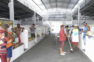 notícia: Comerciantes e clientes aprovam estrutura do novo Mercado do Icuí-Guajará