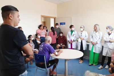 notícia: Projeto 'Sextou na Nefro' reforça cuidados com pacientes renais no Abelardo Santos