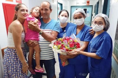 notícia: Família viaja 246 km para agradecer profissionais de saúde do Hospital de Marabá 