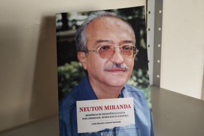 notícia: Editora da Imprensa Oficial lança biografia de Neuton Miranda na Feira Pan-Amazônica