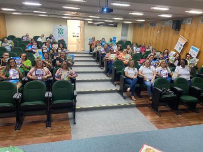 notícia: Professores alfabetizadores de Belém participam de formação continuada