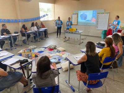 notícia: Alfabetiza Pará realiza mais uma formação continuada para profissionais da educação de Belém