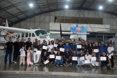 notícia: Sectet certifica 40 alunos do curso Técnico em Mecânica de Aeronaves