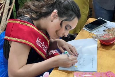 notícia: Escritora com deficiências lança na Feira do Livro 'O Incrível Diário de Ana Vitória'