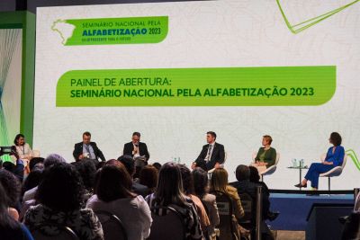 notícia: Em Brasília (DF), equipe da Seduc conclui Seminário Nacional pela Alfabetização