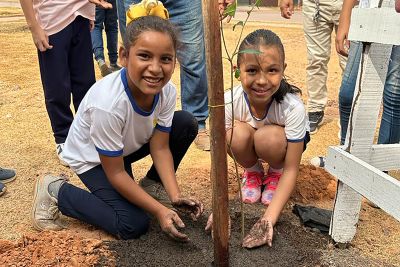 notícia: Ideflor-Bio incentiva consciência ambiental em escola pública de Santarém