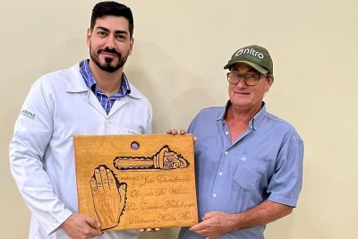 notícia: Em Castelo de Sonhos, paciente homenageia médico que o operou na região do Xingu