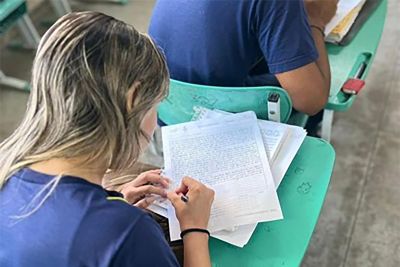 notícia: Escola Estadual desenvolve curso de redação para recuperação da aprendizagem