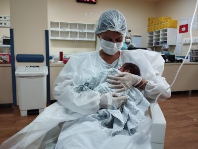 notícia: Regional do Tapajós comemora primeiro mês de vida de bebê na UTI Neonatal 