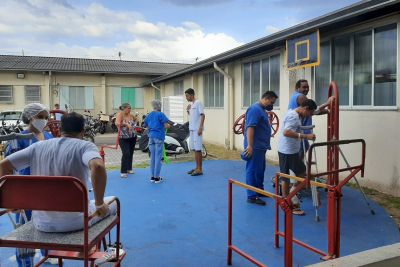 notícia: Academia ao ar livre alivia tensão de pacientes internados no Galileu, em Belém