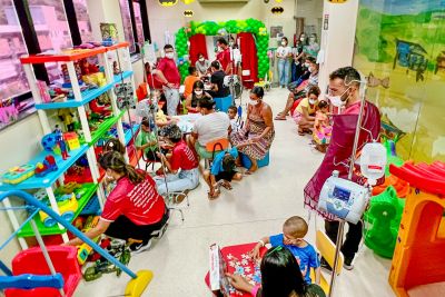 notícia: Oncológico Infantil celebra aniversário com brincadeiras e presentes aos usuários