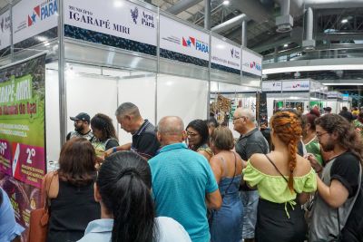 notícia: Mais de três mil visitantes conhecem trabalho de expositores em festival dedicado ao açaí