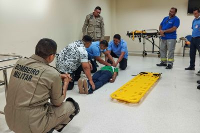 notícia: Treinamento com maqueiros prioriza segurança dos pacientes e profissionais no Regional do Tapajós