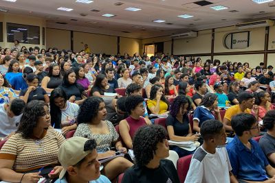 notícia: Terceiro 'aulão' da Seduc reúne mais de mil estudantes antes da primeira prova do Enem