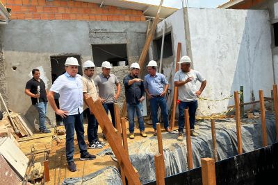 notícia: Equipes da Sespa visitam obras de hospital e policlínica no sudeste paraense