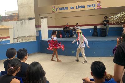 notícia: Sarau estimula a linguagem e a literatura na Escola Estadual Pedro Pedroso
