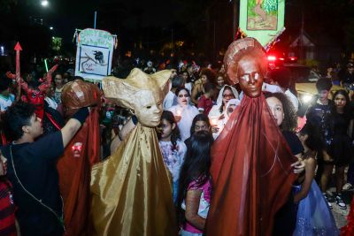 notícia: Trupe Teia assombra as ruas de Belém com espetáculo circense realizado nas UsiPaz