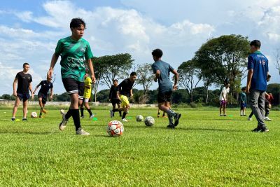 notícia: Mais de 150 alunos participam da aula de retorno do 'Projeto Gol do Brasil'
