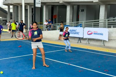 notícia: Projeto Tênis na Comunidade confraterniza com alunos no Novo Mangueirão 