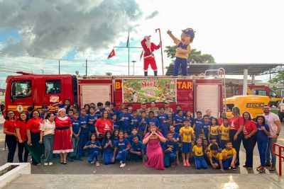 notícia: Bombeiros adotam 'cartinhas de Natal' e entregam presentes a 100 crianças