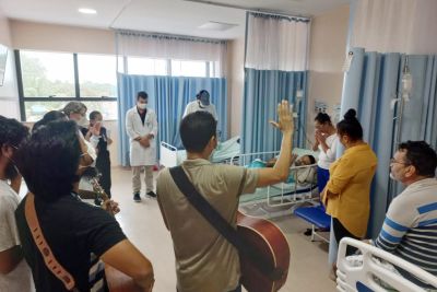 notícia: Hospital Regional dos Caetés oferta terapia musical a pacientes e acompanhantes