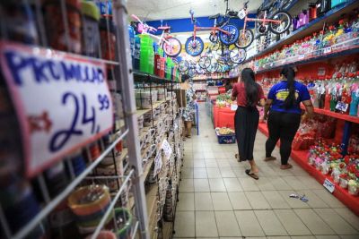 notícia: Procon Pará orienta consumidores sobre troca de presentes comprados para festas de fim de ano