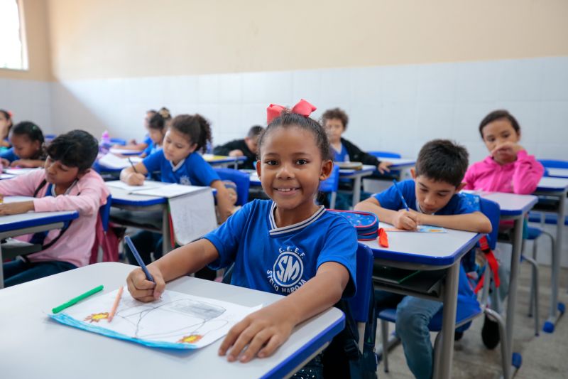 •Aluna, Maria Luiza, oito anos. <div class='credito_fotos'>Foto: Marco Santos / Ag. Pará   |   <a href='/midias/2024/originais/18236_4ac5e59c-e785-086f-ba75-e75cb2ddc98c.jpg' download><i class='fa-solid fa-download'></i> Download</a></div>