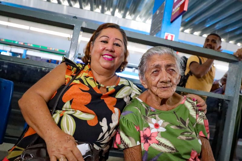 Durcilene Santos - autônoma e Raimunda Souza - 95 anos <div class='credito_fotos'>Foto: Marcelo Lelis / Ag. Pará   |   <a href='/midias/2024/originais/18630_32707ebc-6e92-244f-8f39-2d694626dbd5.jpg' download><i class='fa-solid fa-download'></i> Download</a></div>