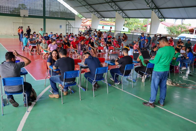 MOJU - Mutirão Regulariza Pará / FOTOS: Antonio Darwich/Ascom-Semas

Semas faz Mutirão do Regulariza Pará em comunidades de Moju
 <div class='credito_fotos'>Foto: ASCOM / SEMAS   |   <a href='/midias/2024/originais/18746_1bb1c3e6-2f41-06aa-f2ec-a3c22a32fb45.jpg' download><i class='fa-solid fa-download'></i> Download</a></div>