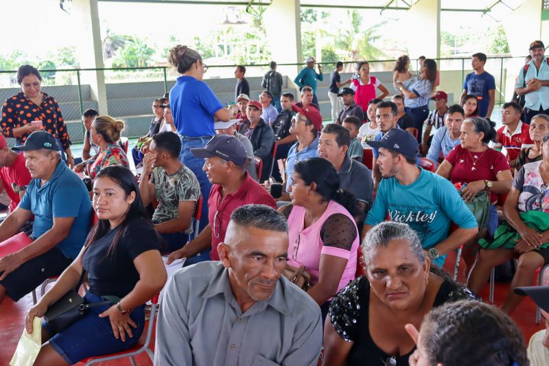 MOJU - Mutirão Regulariza Pará / FOTOS: Antonio Darwich/Ascom-Semas

Semas faz Mutirão do Regulariza Pará em comunidades de Moju
 <div class='credito_fotos'>Foto: ASCOM / SEMAS   |   <a href='/midias/2024/originais/18746_2a26775f-c346-14cb-eab2-6171947733ab.jpg' download><i class='fa-solid fa-download'></i> Download</a></div>