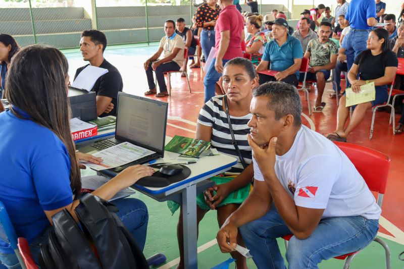 MOJU - Mutirão Regulariza Pará / FOTOS: Antonio Darwich/Ascom-Semas

Semas faz Mutirão do Regulariza Pará em comunidades de Moju
 <div class='credito_fotos'>Foto: ASCOM / SEMAS   |   <a href='/midias/2024/originais/18746_4472d735-70c2-c277-51a2-8c51a6eb8754.jpg' download><i class='fa-solid fa-download'></i> Download</a></div>