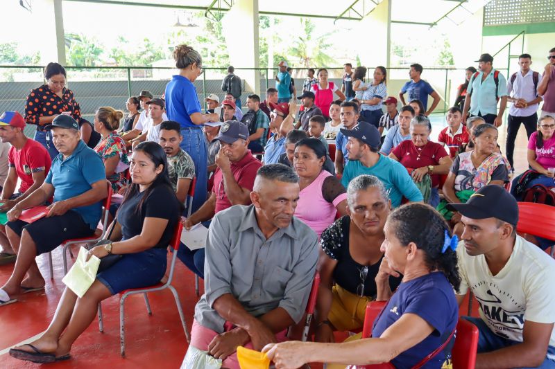 MOJU - Mutirão Regulariza Pará / FOTOS: Antonio Darwich/Ascom-Semas

Semas faz Mutirão do Regulariza Pará em comunidades de Moju
 <div class='credito_fotos'>Foto: ASCOM / SEMAS   |   <a href='/midias/2024/originais/18746_491ef454-c74b-ec73-8db5-213092793fce.jpg' download><i class='fa-solid fa-download'></i> Download</a></div>