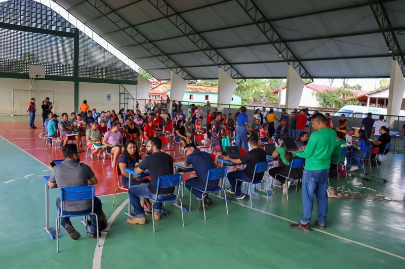 MOJU - Mutirão Regulariza Pará / FOTOS: Antonio Darwich/Ascom-Semas

Semas faz Mutirão do Regulariza Pará em comunidades de Moju
 <div class='credito_fotos'>Foto: ASCOM / SEMAS   |   <a href='/midias/2024/originais/18746_631e5e62-c90b-96e8-eca3-d9f8d09d7efc.jpg' download><i class='fa-solid fa-download'></i> Download</a></div>