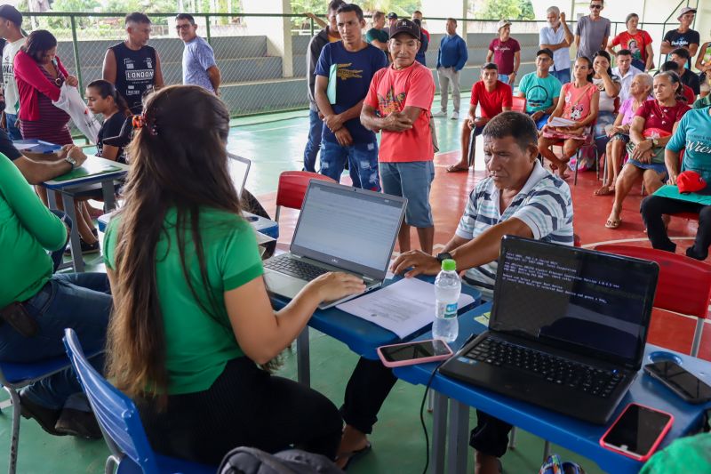 MOJU - Mutirão Regulariza Pará / FOTOS: Antonio Darwich/Ascom-Semas

Semas faz Mutirão do Regulariza Pará em comunidades de Moju
 <div class='credito_fotos'>Foto: ASCOM / SEMAS   |   <a href='/midias/2024/originais/18746_80f5ca1e-a062-7a4a-d859-9eb189372b2a.jpg' download><i class='fa-solid fa-download'></i> Download</a></div>