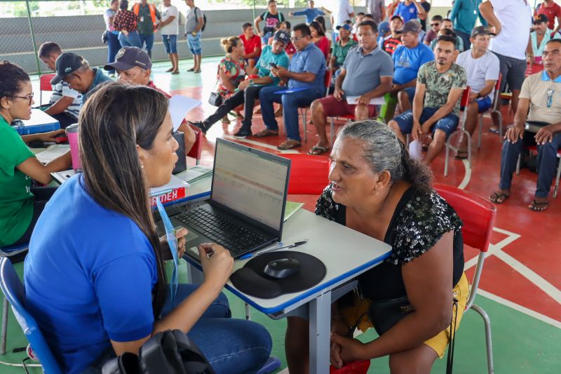 MOJU - Mutirão Regulariza Pará / FOTOS: Antonio Darwich/Ascom-Semas

Semas faz Mutirão do Regulariza Pará em comunidades de Moju
 <div class='credito_fotos'>Foto: ASCOM / SEMAS   |   <a href='/midias/2024/originais/18746_98ef548f-40ce-3196-0110-bb7c529d6148.jpg' download><i class='fa-solid fa-download'></i> Download</a></div>