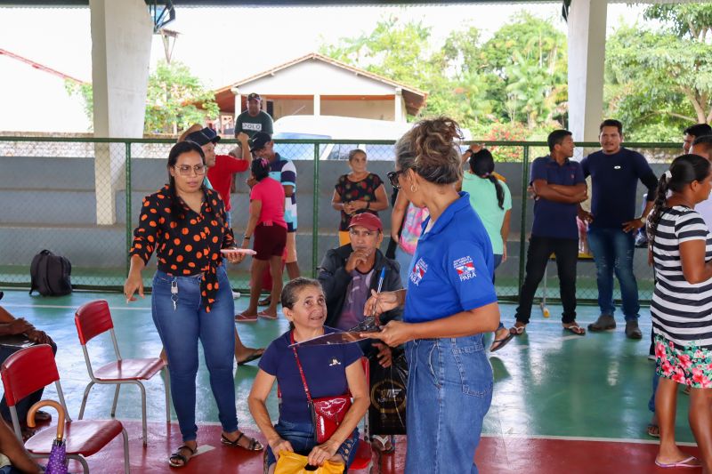 MOJU - Mutirão Regulariza Pará / FOTOS: Antonio Darwich/Ascom-Semas

Semas faz Mutirão do Regulariza Pará em comunidades de Moju
 <div class='credito_fotos'>Foto: ASCOM / SEMAS   |   <a href='/midias/2024/originais/18746_bfa0c13a-37d2-691b-431f-7a3697cfce95.jpg' download><i class='fa-solid fa-download'></i> Download</a></div>