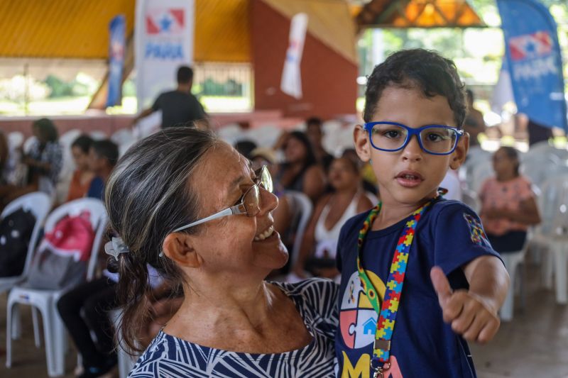 Salete Aparecida,  dona de casa e seu neto Vitor Daniel. <div class='credito_fotos'>Foto: Bruno Cecim / Ag.Pará   |   <a href='/midias/2024/originais/18827_4329c5b5-53fd-990e-e2fd-bfab6254d901.jpg' download><i class='fa-solid fa-download'></i> Download</a></div>