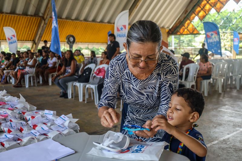 Salete Aparecida,  dona de casa e seu neto Vitor Daniel. <div class='credito_fotos'>Foto: Bruno Cecim / Ag.Pará   |   <a href='/midias/2024/originais/18827_6955c376-a6a0-90ca-ad8c-6328de8cb36c.jpg' download><i class='fa-solid fa-download'></i> Download</a></div>