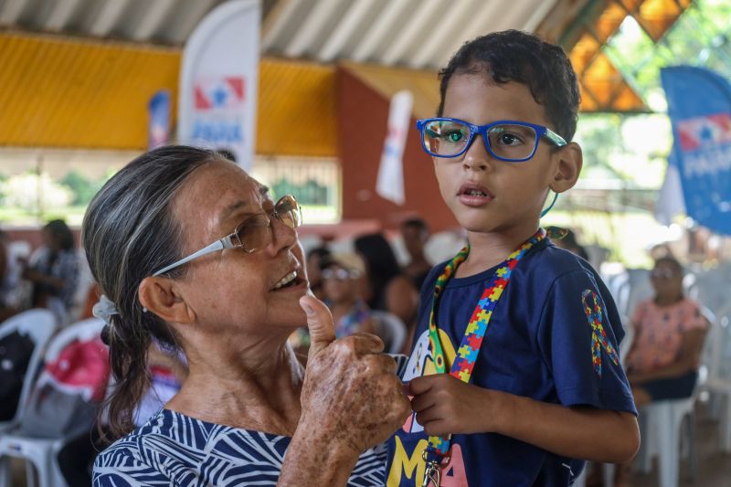 Salete Aparecida,  dona de casa e seu neto Vitor Daniel. <div class='credito_fotos'>Foto: Bruno Cecim / Ag.Pará   |   <a href='/midias/2024/originais/18827_b4c3e4de-e4c0-0161-5c59-ff6340b5c941.jpg' download><i class='fa-solid fa-download'></i> Download</a></div>