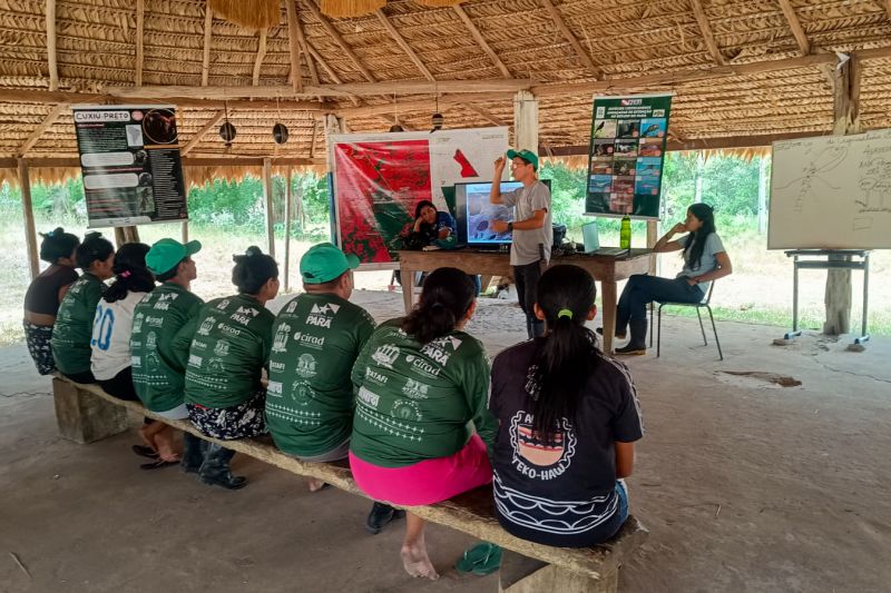 Matéria - Formação de agentes agroflorestais avança na Terra Indígena Alto Rio Guamá com foco em sustentabilidade

Fotos: DGBio/IDEFLOR-Bio/Divulgação


 <div class='credito_fotos'>Foto: ASCOM / IDEFLOR-BIO   |   <a href='/midias/2024/originais/20801_c1472b31-1913-7c39-cfa8-07f4b63cbcbe.jpg' download><i class='fa-solid fa-download'></i> Download</a></div>