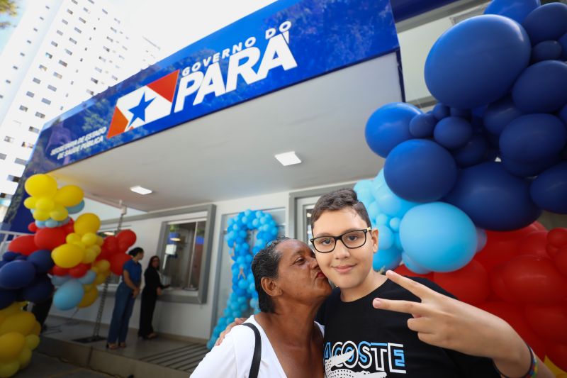 Nilza Lima e o neto Fernando Reneé <div class='credito_fotos'>Foto: Marcelo Lelis / Ag. Pará   |   <a href='/midias/2024/originais/20884_aed4baaa-dfe2-04e3-8f1c-f58d2d7a4fae.jpg' download><i class='fa-solid fa-download'></i> Download</a></div>