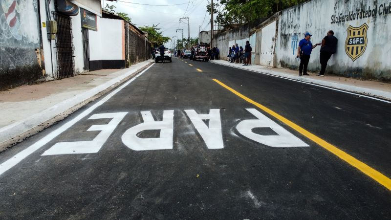 Travessa São Geraldo, Tapanã.
 Inauguração das obras do programa asfalto por todo o Pará <div class='credito_fotos'>Foto: Augusto Miranda / Ag. Pará   |   <a href='/midias/2024/originais/21140_3a222465-b7c5-fb0b-f304-e69762b8ff5a.jpg' download><i class='fa-solid fa-download'></i> Download</a></div>