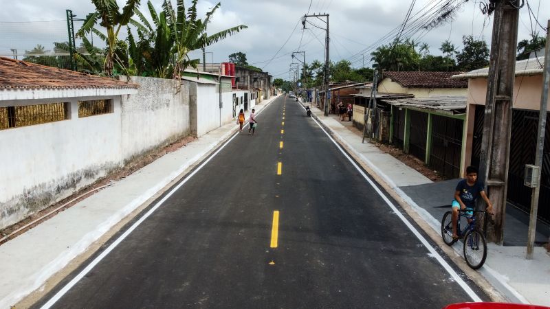 Travessa São Geraldo, Tapanã.
 Inauguração das obras do programa asfalto por todo o Pará <div class='credito_fotos'>Foto: Augusto Miranda / Ag. Pará   |   <a href='/midias/2024/originais/21140_5d538ed5-a9b2-b2d1-9923-e258eceb908e.jpg' download><i class='fa-solid fa-download'></i> Download</a></div>