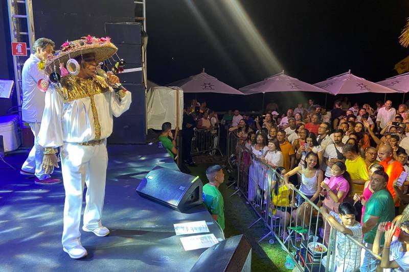 O rei Pinduca levou toda a alegria do carimbó ao palco montado no Forte São Pedro Nolasco