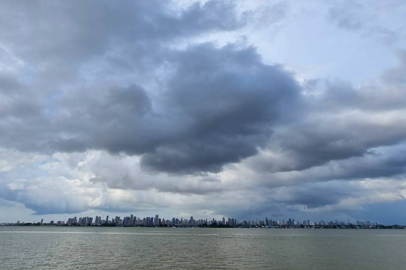 Belém sendo vista da Ilha do Combú, cercada pelo rio Guamá