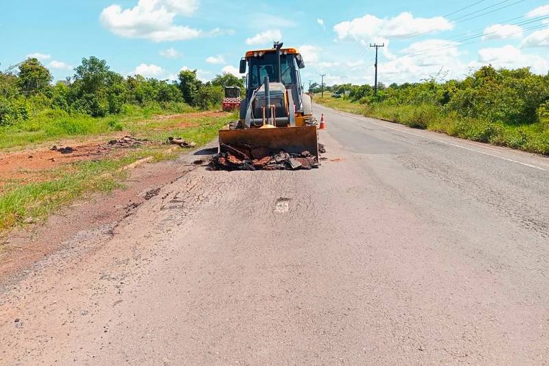 Os trabalhos continuam em diversas estradas do Estado