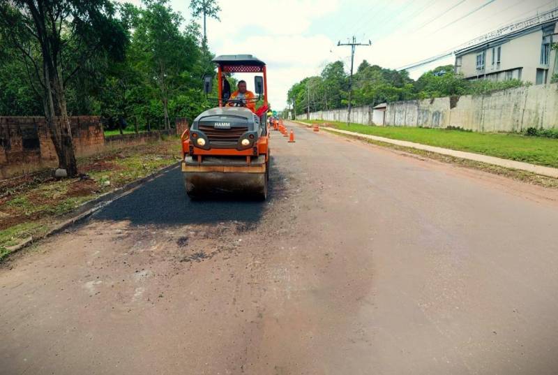 Serviços de manutenção, conversavação, roçagem e limpeza lateral das estradas.