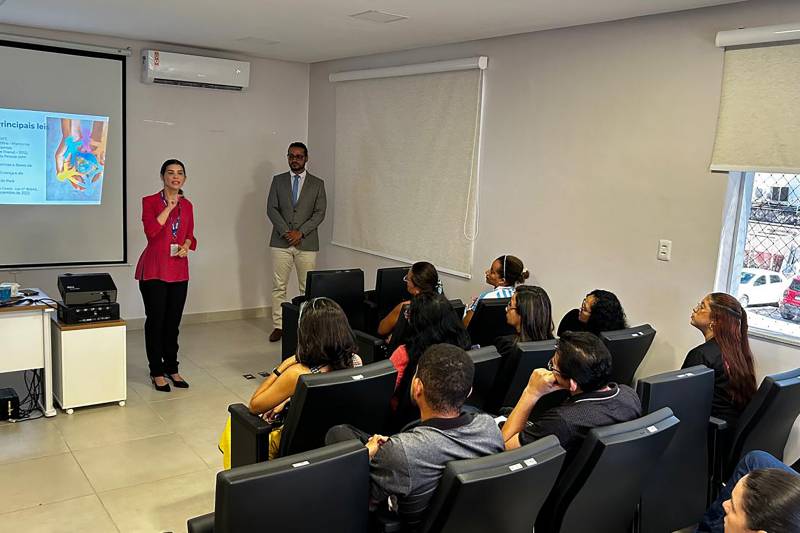 Nayra Barbalho realiza a abertura do evento.