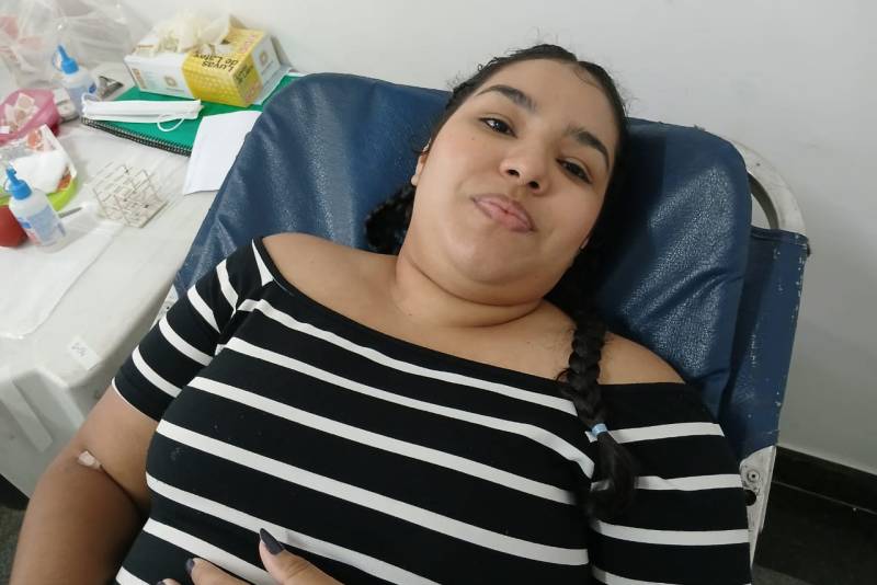 Larissa Cristina, dadora de sangue e acompanhante de paciente no HJB